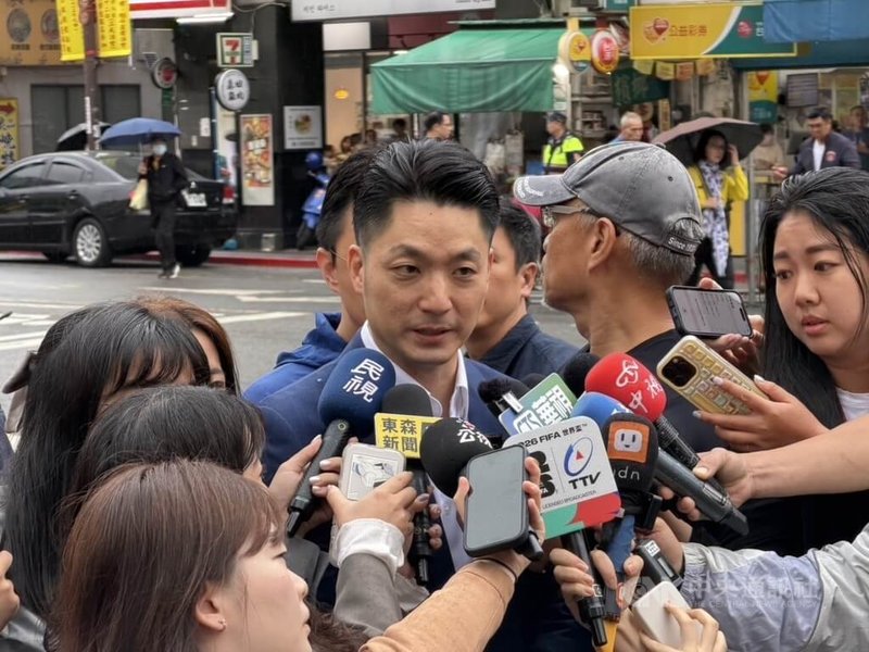 立法院通過7800億元軍購條例，台北市長蔣萬安（中）9日表示，他堅定支持進行必要且合理的採購，接下來要確保每筆預算都用在刀口上。中央社記者陳昱婷攝  115年5月9日