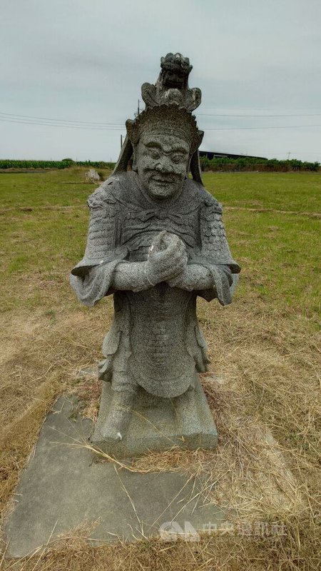 清代名將王得祿道光21年（西元1841年）病逝，喪於嘉義縣六腳鄉雙涵村東北邊農地上，墓地面積1.29公頃為國定古蹟。圖為墓前石刻武將。中央社記者蔡智明攝　115年5月9日