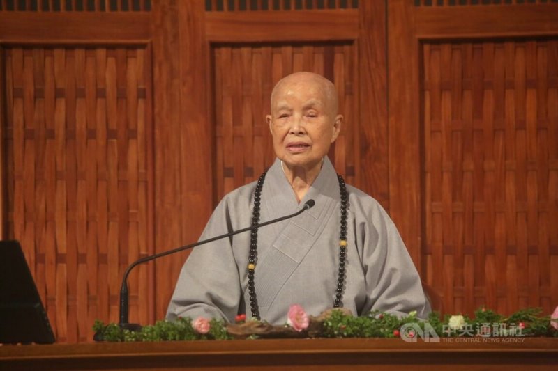 慈濟基金會10日在花蓮靜思堂舉辦60週年大會,創辦人證嚴法師也在大會中提及創辦初衷,並勉勵眾人愛人行善。中央社記者李先鳳攝 115年5月10日