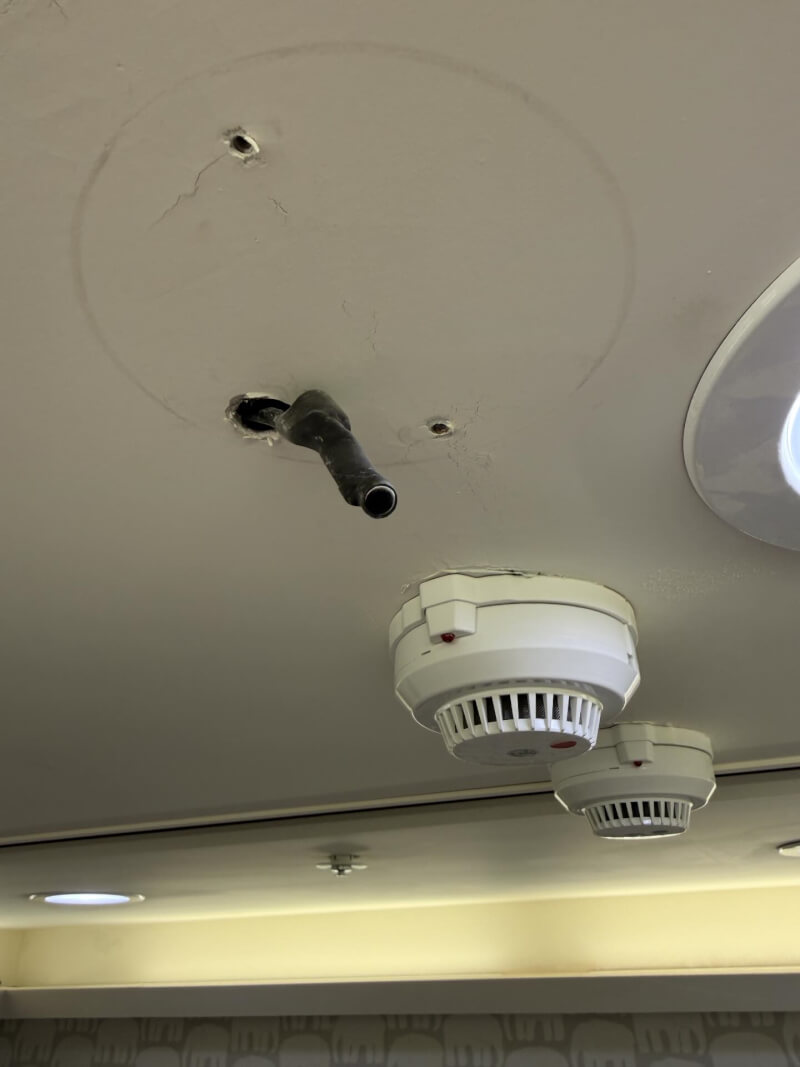 有民眾在社群平台脆上表示北市汭恩產後護理之家也安裝針孔攝影機。（圖取自threads.com/@vika4599）