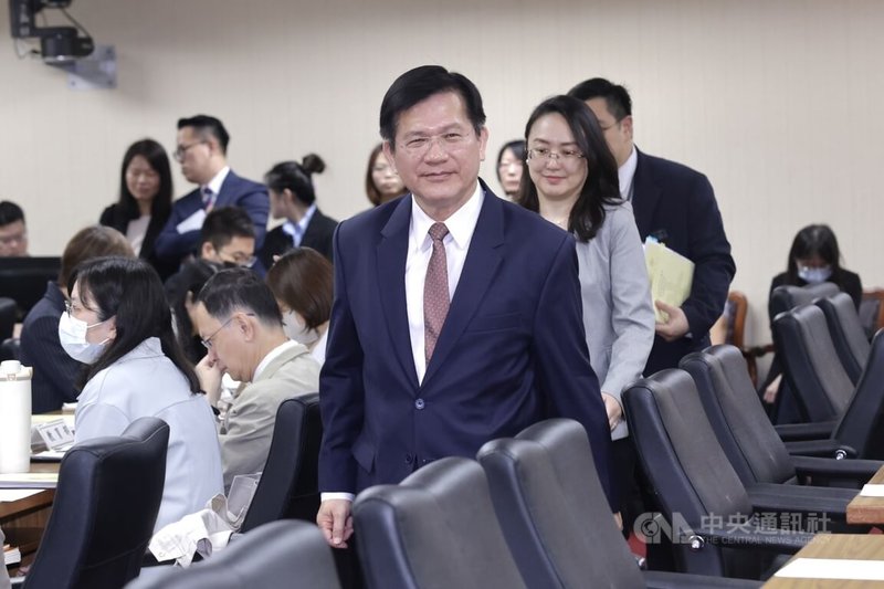立法院8日三讀通過新台幣7800億元國防特別條例，排除商購及委製案引發關注。外交部長林佳龍（前中）11日在立法院表示，政院版的國防特別預算具整體性，是展現自我防衛決心表現，美方也希望台灣國會能進行補救，盼透過朝野合作，讓國防預算能夠支持安全政策。中央社記者裴禛攝 115年5月11日