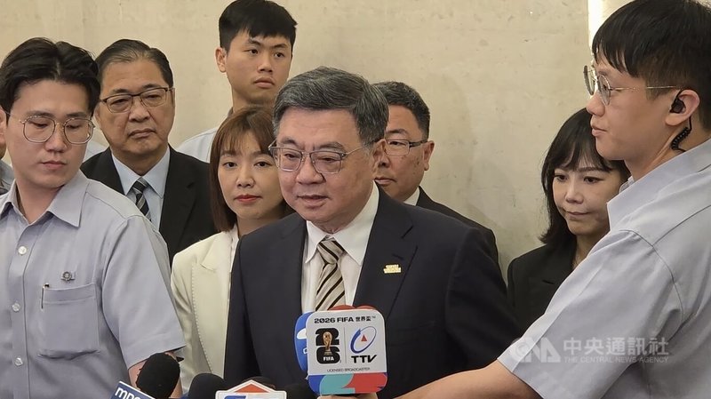 行政院長卓榮泰（前中）11日出席「兩公約第四次國家報告國際審查會議」，針對立法院縮減軍購特別條例預算規模，他表示，整體軍購規劃被支離破碎，國防安全備受打擊。中央社記者謝君臨攝 115年5月11日