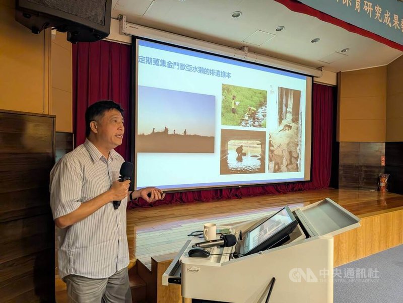 金門國家公園管理處12日舉辦114年度保育研究成果發表會，台北市立動物園水獺調查計畫執行人張廖年鴻（圖）出席，針對金門歐亞水獺族群分布等成果報告。中央社記者吳玟嶸攝　115年5月12日