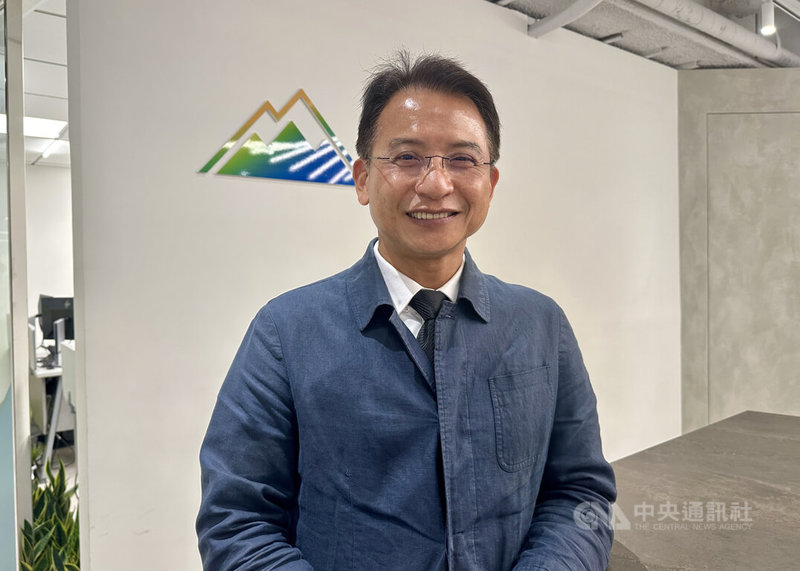 南山人壽12日展示數位轉型基地，並分享AI專案成果。南山人壽數位長呂新科（圖）表示，今年數位轉型目標為「降本增效」，現在也推出業務員的AI智能對練模型，協助業務員訓練銷售技巧、解釋商品內容等。中央社記者蘇思云攝　115年5月12日