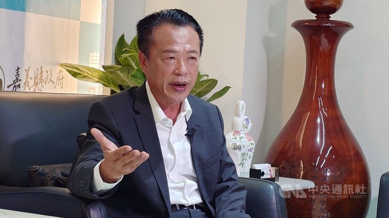 立法院會日前三讀通過折扣版的國防特別條例，排除發展無人機等計畫，專注無人機產業的嘉義縣長翁章梁（圖）12日說，這恐影響國內無人機發展節奏，讓台灣無人機發展速度落後國際。中央社記者蔡智明攝　115年5月12日