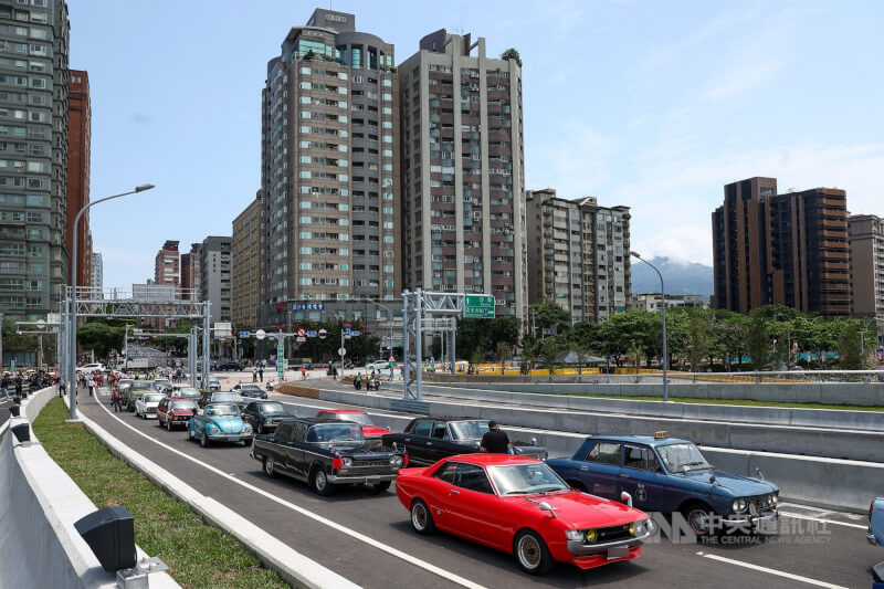 淡水端由中正路二段及沙崙路口上橋。中央社記者王騰毅攝 115年5月12日