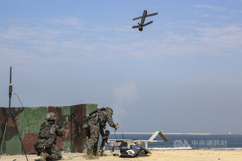圖為勁蜂1型攻擊型無人機今年1月首度公開實彈發射。（中央社檔案照片）