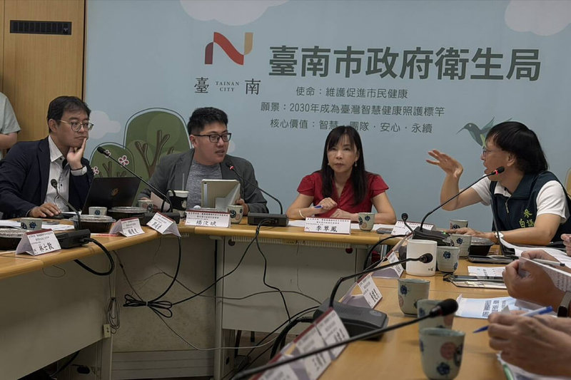 台南市衛生局13日邀集相關領域代表召開會議，研議醫事機構錄影設備設置管理行政指引，盼成為後續稽查、輔導及宣導依據。（台南市政府提供）中央社記者楊思瑞台南傳真　115年5月13日