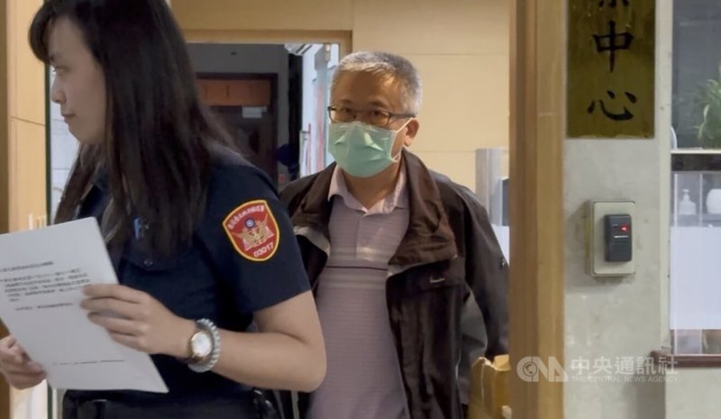 欣技資訊公司江姓業務（後）涉嫌與宜特科技公司許姓經理合謀，以假發票浮報檢測電子設備費用，不法獲利新台幣上千萬元。台北地檢署漏夜偵訊後，13日凌晨諭令江男300萬元交保，並限制出境。中央社記者謝君臨攝　115年5月13日