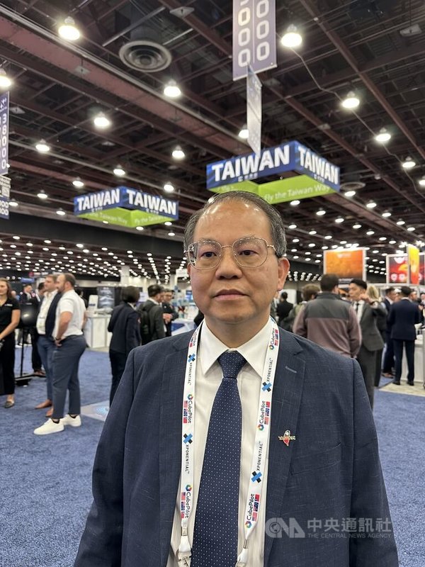 經濟部產業發展署金屬機電產業組副組長盧文燦說明,20多家台灣業者攜手參加在美國底特律舉行的無人機展。中央社記者廖漢原底特律攝 115年5月13日