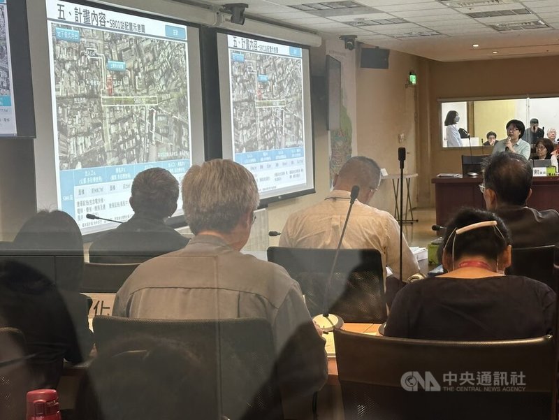 台北市都委會14日初審捷運民生汐止線細部計畫案，討論站體旁土地變更、私地盼勿劃進捷運開發區等內容並聆聽民眾陳情，全案經都委會討論後通過。中央社記者劉建邦攝　115年5月14日