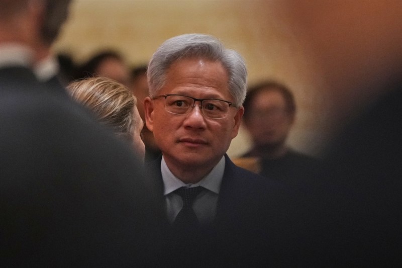 美國AI晶片大廠輝達執行長黃仁勳（圖）14日告訴媒體，美國總統川普「要求」他隨行訪問中國。（美聯社）