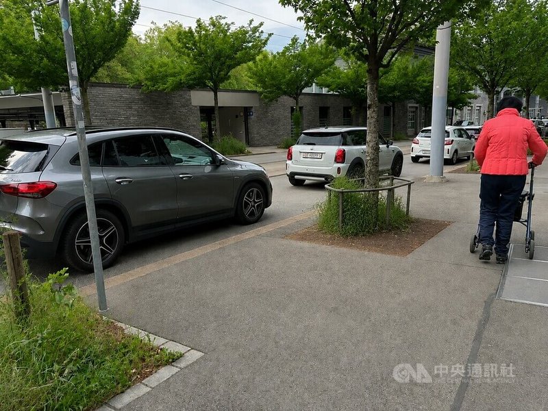 用路安全是瑞士近年面對高齡化社會的交通建設重點。瑞士學者認為，認知能力與駕駛適任性的定期檢查與分級管理，能減少整體社會交通意外的發生。中央社記者郭芳君蘇黎世攝115年5月13日