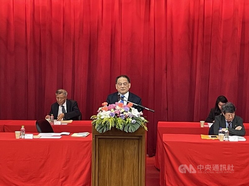 IC載板大廠南電14日上午在桃園南崁錦興廠舉行股東會，董事長鄒明仁（中）致詞表示，南電今年在IC載板和電路板業務有不錯機會。 中央社記者鍾榮峰攝　115年5月14日
