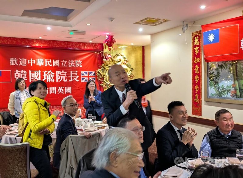 立法院長韓國瑜率跨黨派立委訪問團，13日抵達倫敦，晚間設宴與旅英台商和僑界交流，並一一唱名介紹立委。中央社記者陳韻聿倫敦攝　115年5月14日