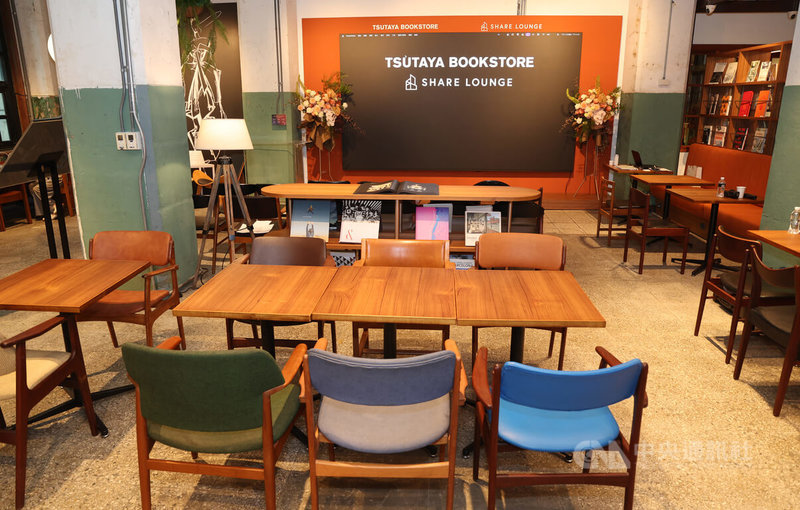 TSUTAYA BOOKSTORE 松菸店16日將開幕，14日搶先舉行開幕活動，松菸店特別與華碩合作，導入162吋大型microLED顯示器ProArt Cinema PQ09U，將透過影像技術，支援展覽、影像與活動等多元內容呈現，提升空間體驗。中央社記者張新偉攝　115年5月14日