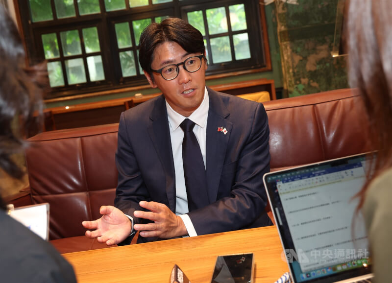 日本蔦屋書店全球唯一海外直營店，落腳台北松山文創園區，台灣蔦屋董事長大塚一馬表示，蔦屋在日本有700家店，「松菸店像實驗據點，如果有好的迴響，未來也能複製到其他加盟店，並帶回日本。」中央社記者張新偉攝　115年5月14日
