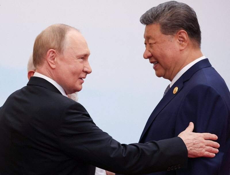 圖為俄羅斯總統普丁（左）與中國國家主席習近平（右）。（Sputnik/Alexander Kazakov/Pool via 路透社）