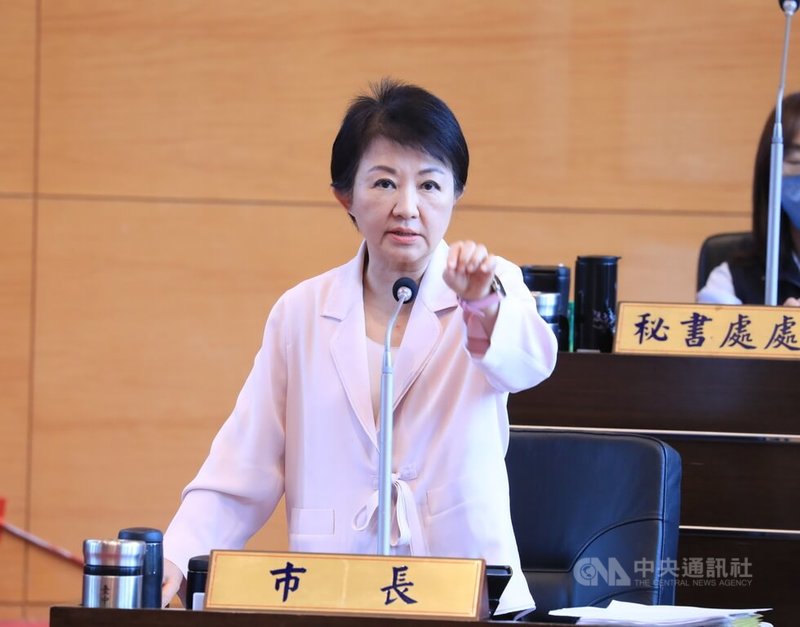 台中市長盧秀燕出席台中市議會備詢，表示中部擁有光學、機械、航太、晶片4大產業，是最適合發展無人機產業的區域，她希望中央發展無人機產業應雨露均霑。中央社記者趙麗妍攝 115年5月14日