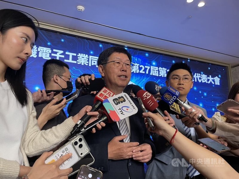 電電公會15日下午舉行會員代表大會，理事長劉揚偉受訪表示，川習會「好像不是那麼緊張」，公會密切注意後續進展。在TEEMA科學園區進展，劉揚偉預期，墨西哥有機會最先落地。中央社記者鍾榮峰攝 115年5月15日