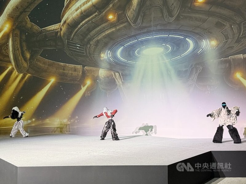 韓國歌手G-Dragon所屬的經紀公司Galaxy Corporation打造了一座結合機器人技術的娛樂科技空間GALAXY ROBOT PARK，15日正式在首爾開幕，其中能熱舞的K-pop機器人為計劃核心。中央社記者楊啟芳首爾攝　115年5月15日