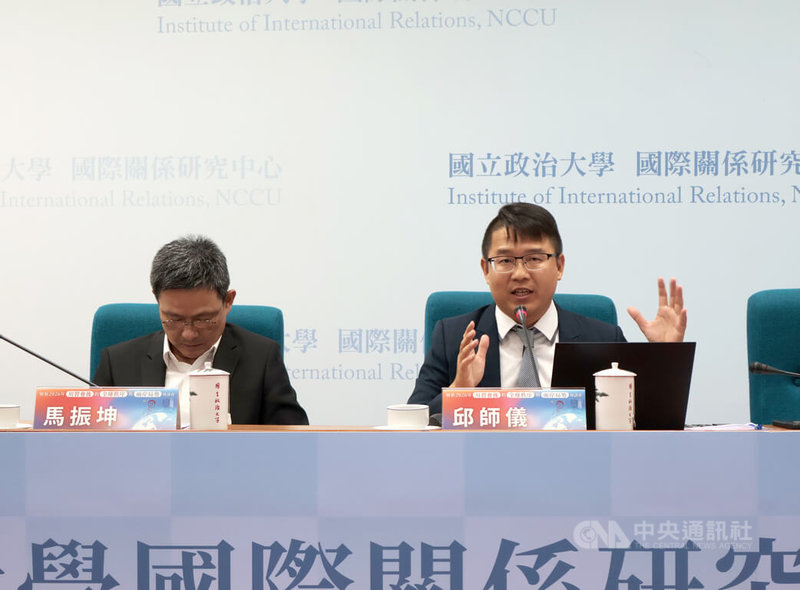 政治大學國際關係研究中心15日下午召開「解析2026年川習會後的全球秩序與兩岸局勢」座談會，東海大學政治學系教授邱師儀（右）出席。中央社記者李雅雯攝　115年5月15日