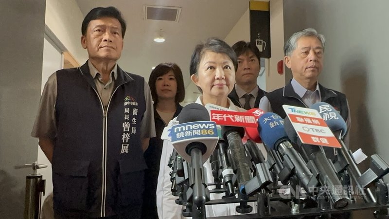 台中市政府啟動「反針孔擴大聯合稽查專案」，台中市長盧秀燕（前中）15日說明進度，公布涉違法攝錄的醫美診所。中央社記者趙麗妍攝　115年5月15日