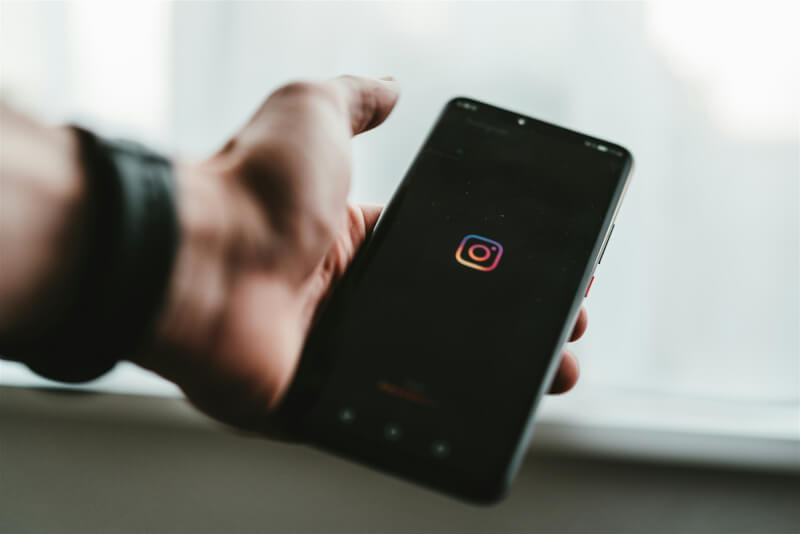 臉書（Facebook）母公司Meta為Instagram、Facebook及Messenger設計「青少年帳號」，內建預設適齡保護。（圖取自Unsplash圖庫）