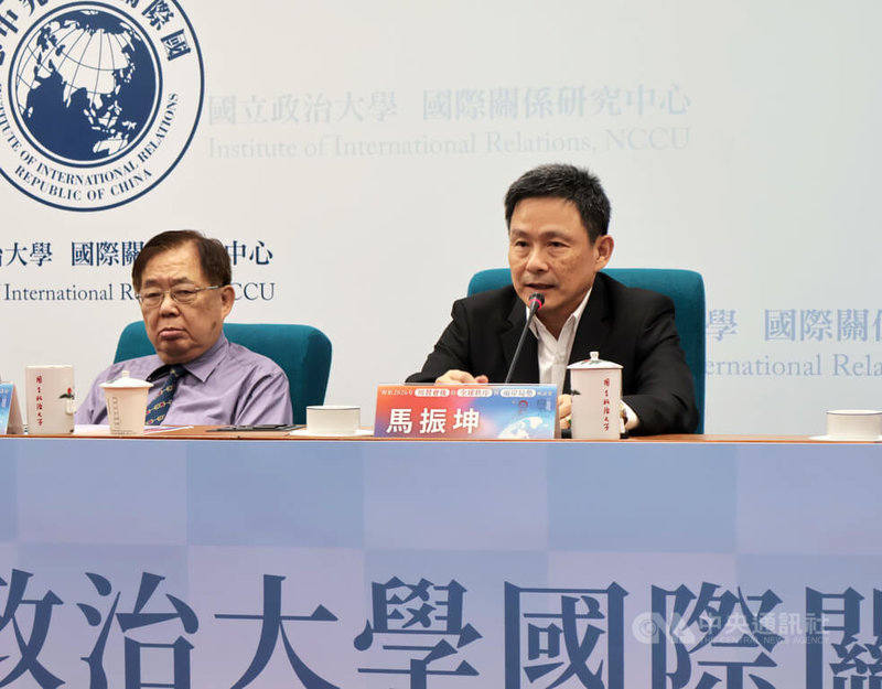 政治大學國際關係研究中心15日下午召開「解析2026年川習會後的全球秩序與兩岸局勢」座談會，國防大學中共軍事事務研究所教授馬振坤（右）、政治大學政治學系兼任教授嚴震生（左）與會。中央社記者李雅雯攝　115年5月15日