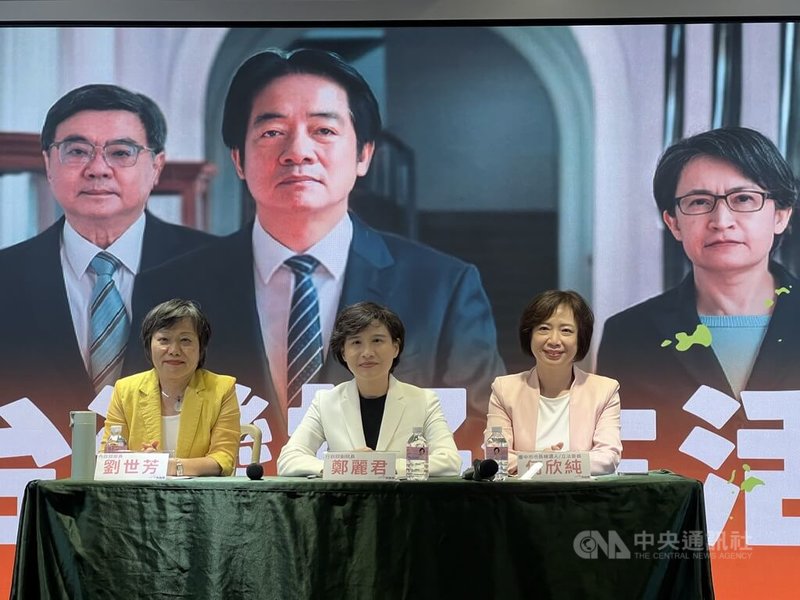 民進黨「台灣好生活」2026縣市政策說明會台中場16日舉行，行政院副院長鄭麗君（中）、內政部長劉世芳（左）、民進黨台中市長參選人何欣純（右）出席。中央社記者郝雪卿攝　115年5月16日
