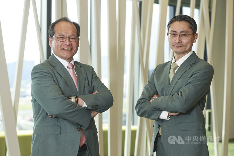 玉山銀行的高資產顧客有6成以上皆是企業主，圖為玉山銀行個人金融事業總處副總經理張崇慈（左）、私人銀行處私人銀行部協理蔡沐勳（右）。中央社記者鄭清元攝　115年5月16日