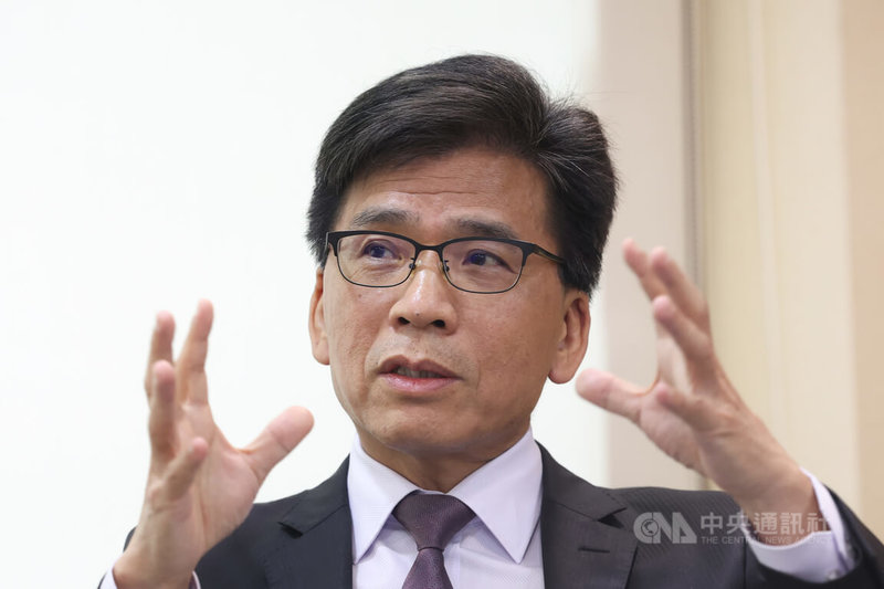 金管會2025年開放38項業務，堪稱台灣金融監理史上最大規模試辦案，截至今年3月底，高雄專區吸引高資產客戶3736人，管理資產規模（AUM）約新台幣4559億元；迎來首階段成果，金管會主委（圖）彭金隆強調，金融改革不能躁進，未來持續循序漸進推動。中央社記者吳家昇攝 115年5月16日