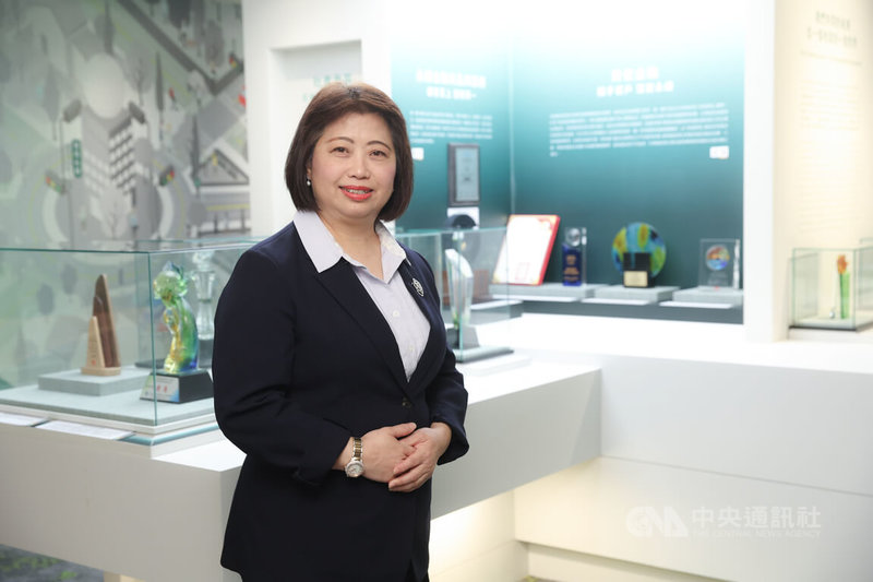 第一銀行副總經理甘美珠談起布局高資產管理，她說，「以前我們always只有融資、借他錢，頂多就是弄個保險什麼的，但是現在可以從融資、投資，再到整個家族的傳承，這就是一種升級」。中央社記者吳家昇攝 115年5月16日
