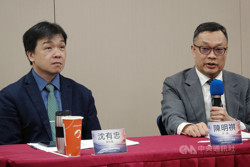 外交部政務次長陳明祺（右）與陸委會副主委沈有忠（左）16日出席「『川習會』後的美中台關係」座談會。中央社記者吳書緯攝 115年5月16日