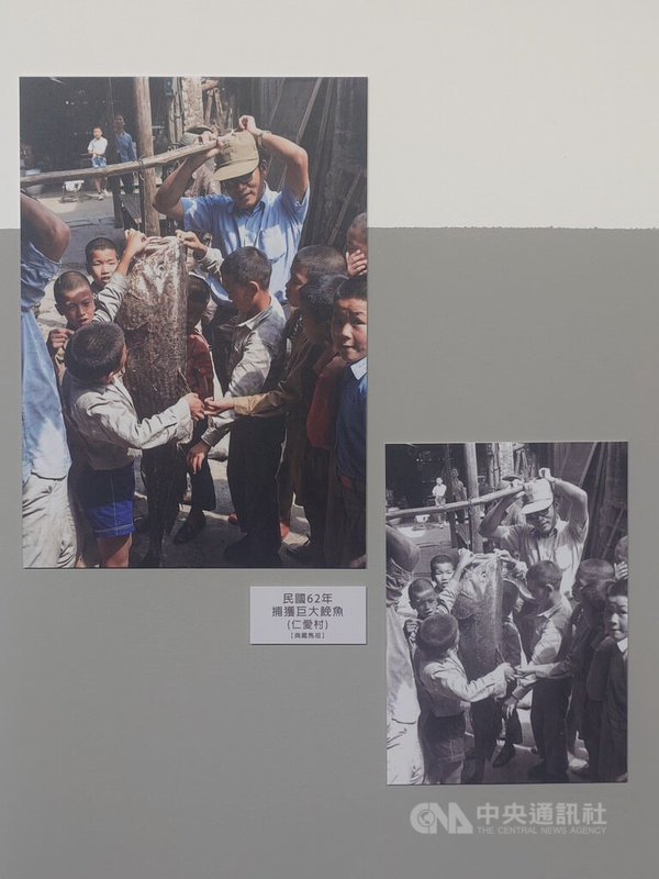 馬祖民俗文物館最新特展「時光島影」16日正式開展，現場展出多幅以AI生成修復的馬祖老照片，帶領民眾穿越時空，重溫島嶼往昔光影。中央社記者潘欣彤攝　115年5月16日