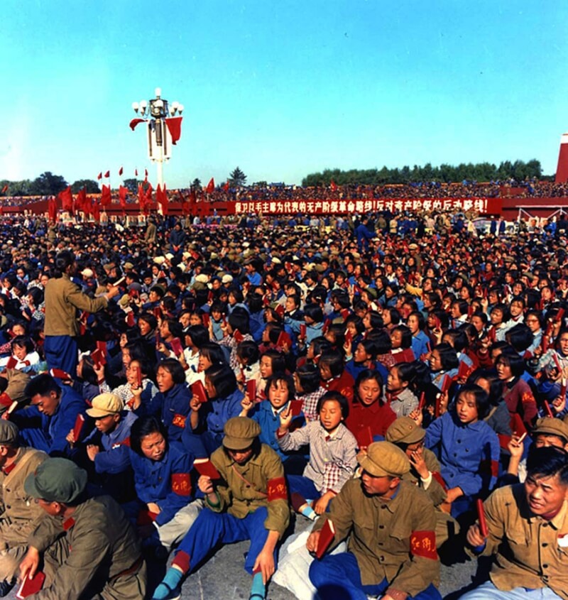 1966年9月15日，在天安門廣場等待被接見的紅衛兵。（圖取自維基共享資源，版權屬公有領域）