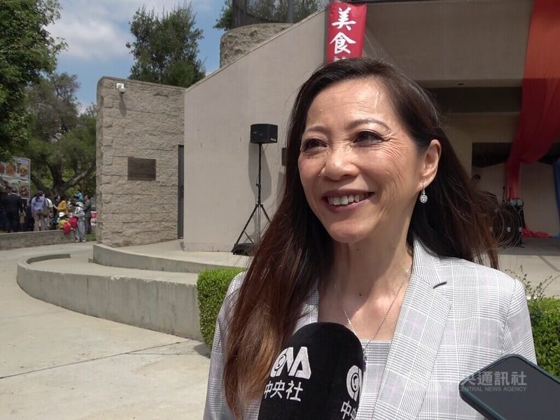 加州約巴林達市議員黃瑞雅(Peggy Huang)表示,川習會期間,台灣議題成為各界注目焦點,她認為台灣是亞洲的民主國家,多數台灣人民認同自己是台灣人而非中國人,這樣的民意應該受到尊重。中央社記者林宏翰洛杉磯攝 115年5月17日