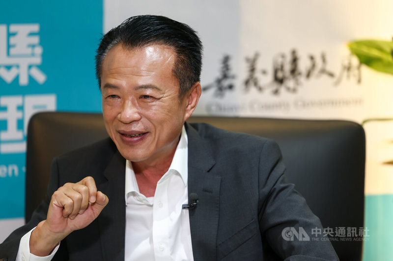 嘉義縣長翁章梁表示,2015年台灣體育運動大學遷回台中,縣府買下教學大學,因緣際會邀請無人機業者進駐,後續發展為亞洲無人機AI創新應用研發中心。中央社記者王騰毅攝 115年5月17日