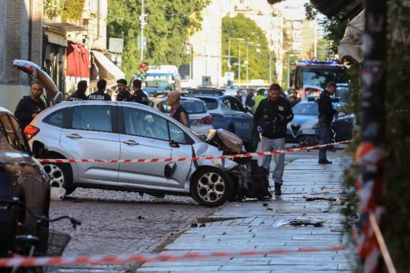 義大利北部城市摩狄納市中心16日汽車衝撞行人事件造成8傷，其中4重傷。（路透社）