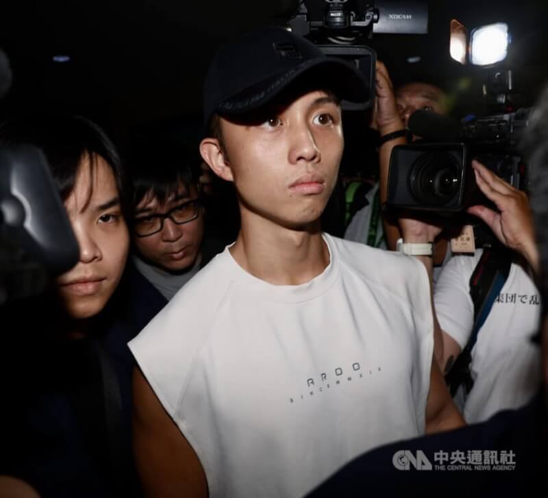 演員孫鵬兒子孫安佐（已改名孫健豪）和友人涉河堤旁測試自製噴火槍並張貼影片，士院17日訊問後裁定羈押禁見孫男。（中央社檔案照片）