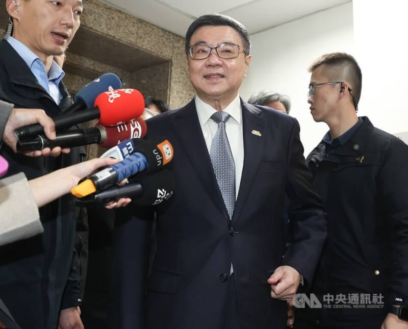 立法院將於19日邀請行政院長卓榮泰（中）提出保衛國家安全及強化不對稱戰力計畫第一批發價書採購特別預算案籌編相關事項專案報告。（中央社檔案照片）