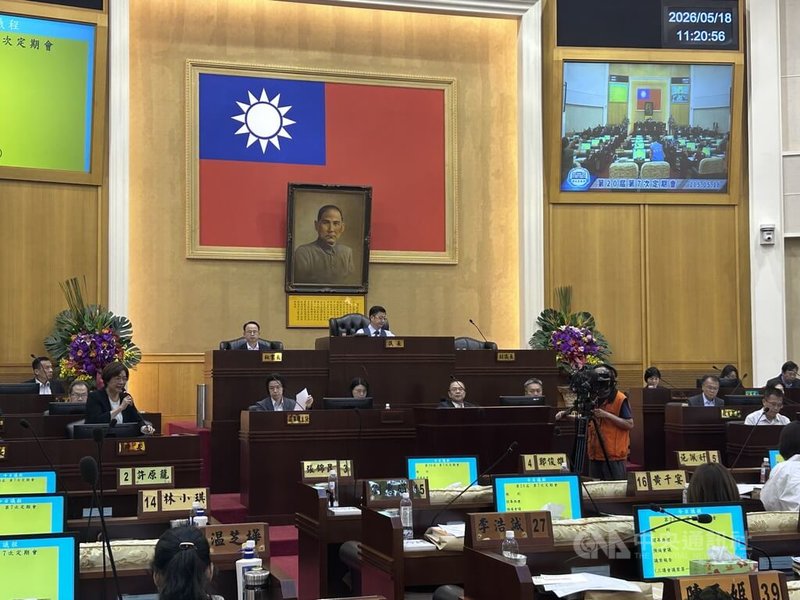 彰化縣議會定期會18日開議，有議員詢問是否有老人日照中心發生諾羅病毒群聚感染，彰化衛生局長葉彥伯說，中心共有13名長者疑感染諾羅病毒不適，已針對日照中心進行消毒，並要求業者再做一次大清消。中央社記者吳哲豪彰化攝　115年5月18日