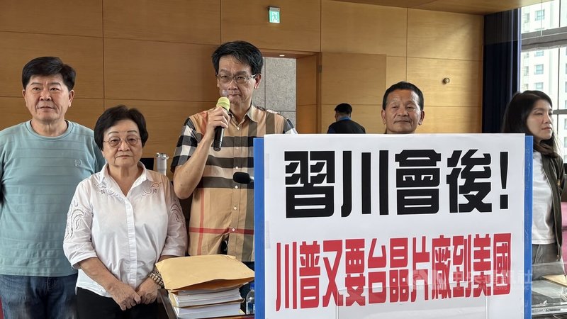 台中市議會18日開定期會，中國國民黨籍台中市議員蘇柏興（左3）質詢時關心美國總統川普（Donald Trump）與中國國家主席習近平會面後，台灣積體電路製造股份有限公司在台中的投資建廠計畫是否改變。中央社記者趙麗妍攝　115年5月18日