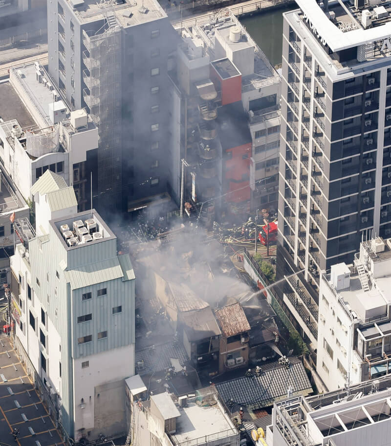 日本大阪市中央區西心齋橋2區18日發生火災事件。（共同社）