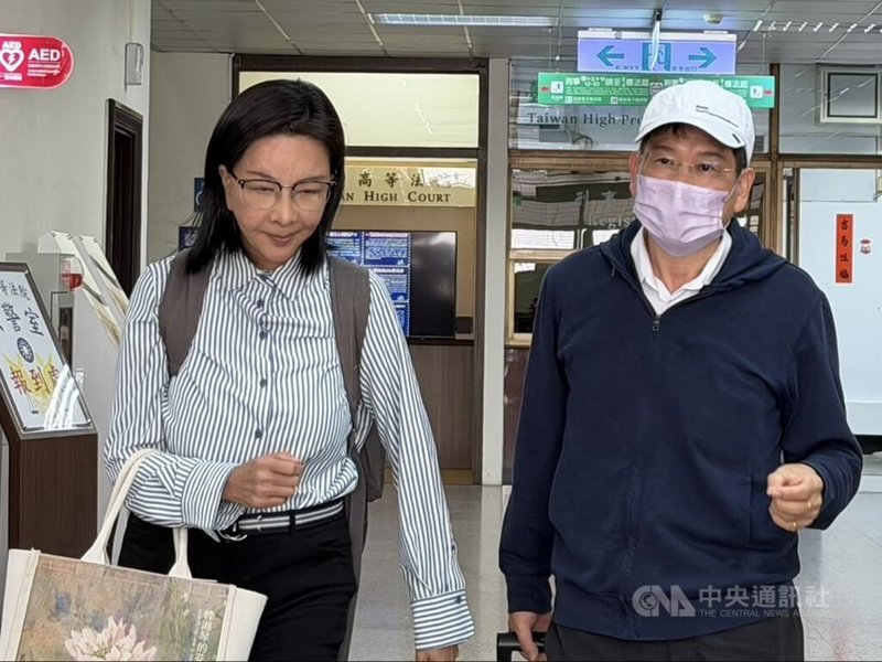 媒體人周玉蔻、蔡玉真被控誣指前中國小姐張淑娟（左）涉緋聞，一審依個資法各判刑1年半。二審台灣高等法院19日開庭，張淑娟庭後受訪表示，本案已傷害她4年，身為被害人身心疲憊。中央社記者劉世怡攝　115年5月19日