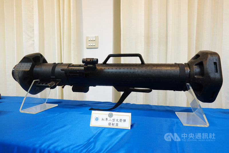 紅隼二型（室外型）的發射器與火箭彈總重7.4公斤、全長116公分，另一款加裝衝擊抑制機構模組的室內型則尚未對外公開。中央社記者吳書緯攝　115年5月19日