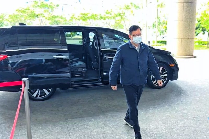 前桃園市長鄭文燦（圖）涉林口特定區工五工業區（華亞科技園區）土地擴大開發貪污案，桃園地方法院19日開庭審理，鄭文燦不發一語步入法院。中央社記者吳睿騏桃園攝　115年5月19日