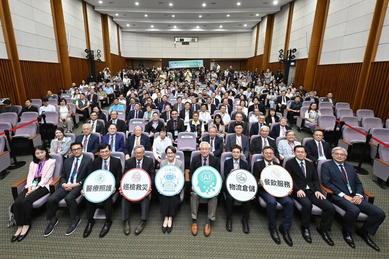 經濟部19日宣布，攜手國發會、國科會共同打造的「智慧機器人創新與應用研發中心」於工研院六甲院區正式成立，將聚焦醫療照護、物流倉儲、餐飲服務及巡檢救災等4大應用領域。（經濟部提供）中央社記者曾筠庭傳真　115年5月19日