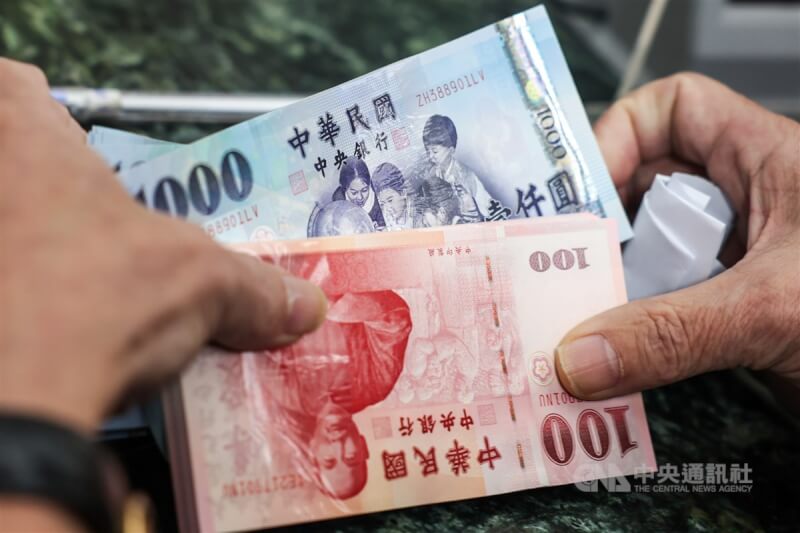 圖為新台幣紙鈔。（中央社檔案照片）
