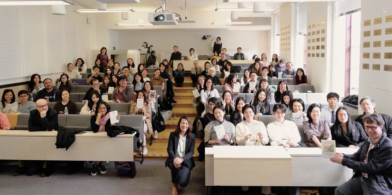 「臺灣漫遊錄」由作家楊双子創作，譯者金翎翻譯為英文，兩人近日在英國巡迴推廣作品，18日來到倫敦大學亞非學院（SOAS），深入剖析文學創作與翻譯。（SOAS台灣研究中心提供）中央社記者陳韻聿倫敦傳真　115年5月19日